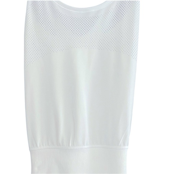 Lululemon size 4 Flex on Court dress in excellent like-new condition - Picture 4 of 9